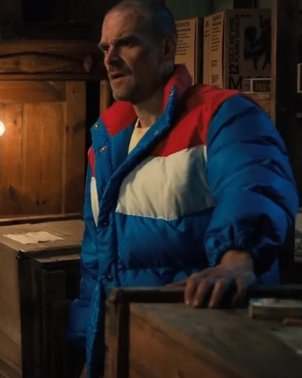 David-Harbour-Stranger-Things-S04-Jim-Hopper-Puffer-Blue-and-red-Jacket.webp