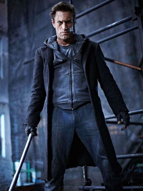 I-Frankenstein-Aaron-Eckhart-Gray-Coat-600x800-1.jpg