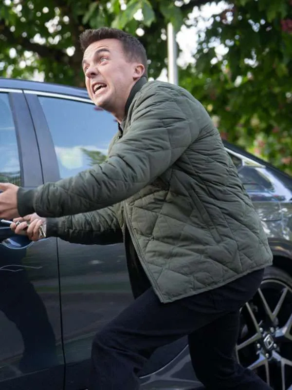Middle-Lifes-Still-Unfair-S01-Frankie-Muniz-Quilted-Green-Jacket.webp