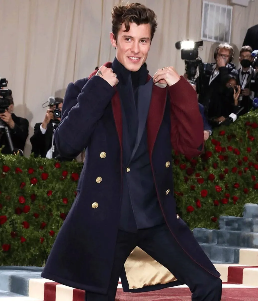 met-gala-shawn-mendes-trench-coat-scaled-1.webp