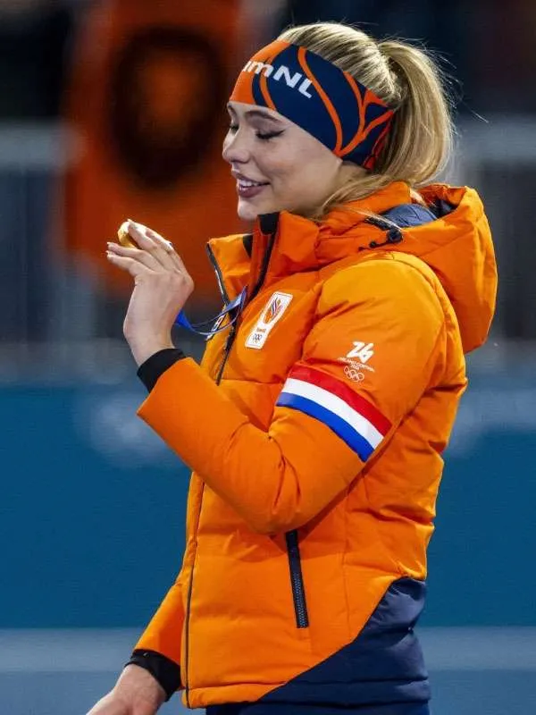 Winter-Olympic-2025-Jutta-Leerdam-Puffer-Jacket.webp